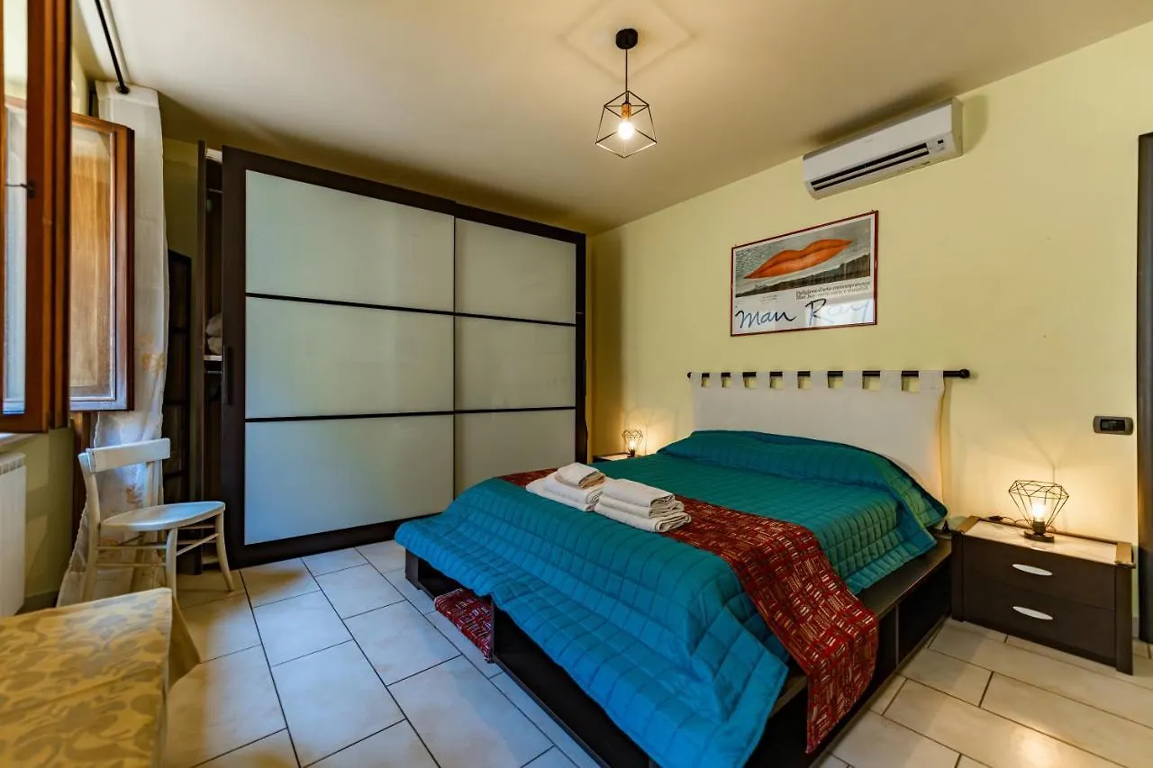 Appartamento Terrazza Dei Sarti Central Volterra Penthouse 6 Beds & More 0*,  Italia